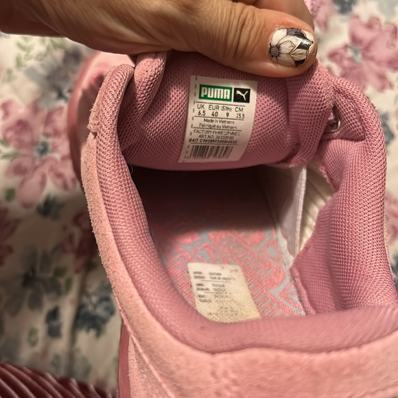 Baby Pink ribbon lace suede pumas - Picture 3 of 4